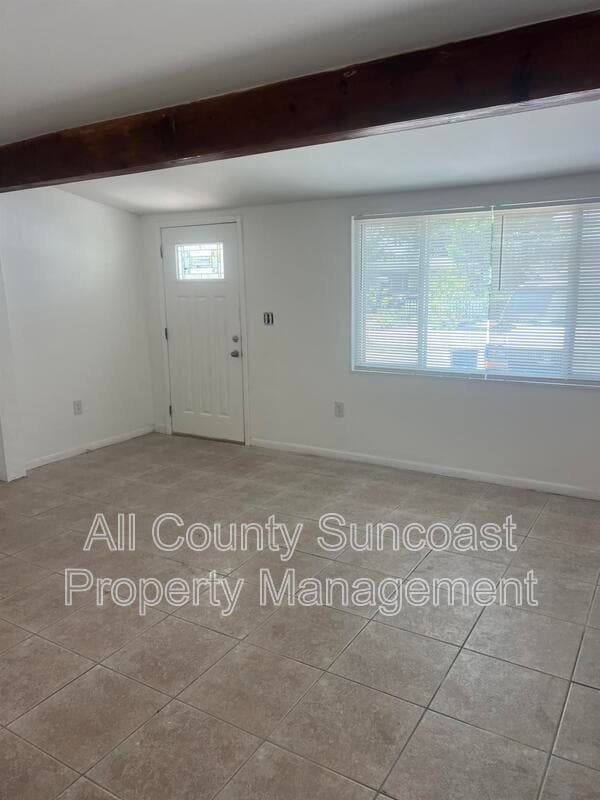 Building Photo - 4814 10th Ave N