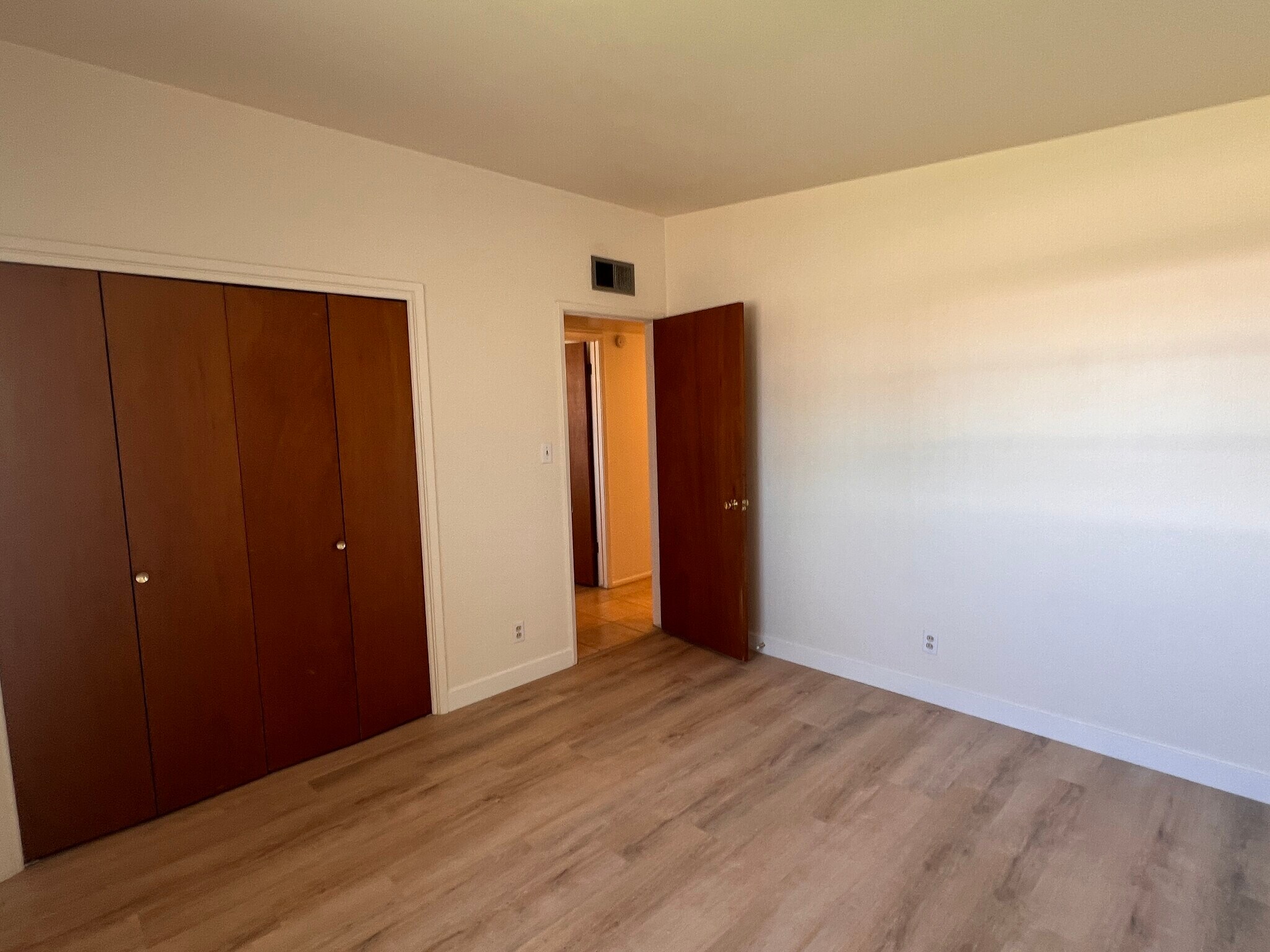 Building Photo - 2219 N 73rd Pl