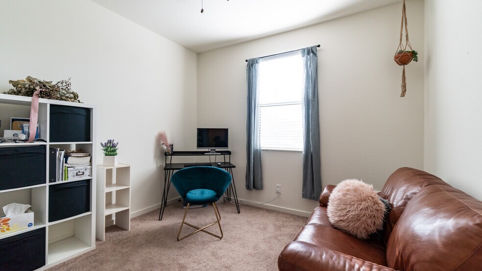 Building Photo - 514 W Cholena Trl