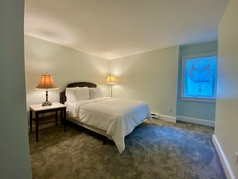 MIddle bedroom - 159 Woodlawn Ave