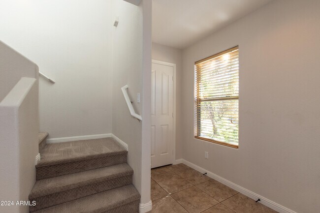 Building Photo - 5817 E Hampton Ave