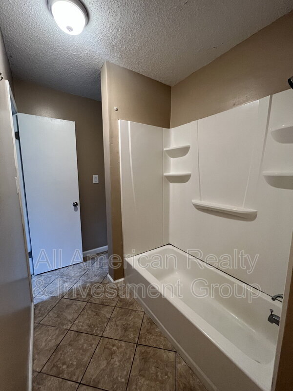 Building Photo - 939 Tanager Rd