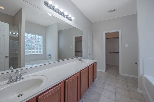 Building Photo - 131 Sunset Falls Dr
