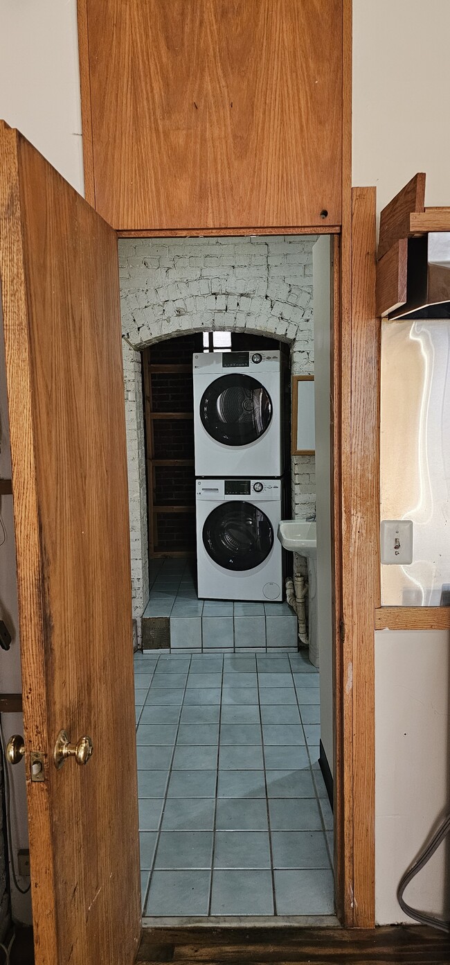 In Unit Washer & Dryer - 86 Bedford St