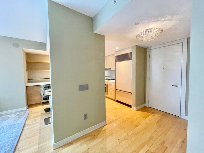 Building Photo - Millennium Stunner! 2BR/2BA 1,245sqft! Pet...