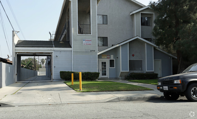 Building Photo - Greystone Apartments