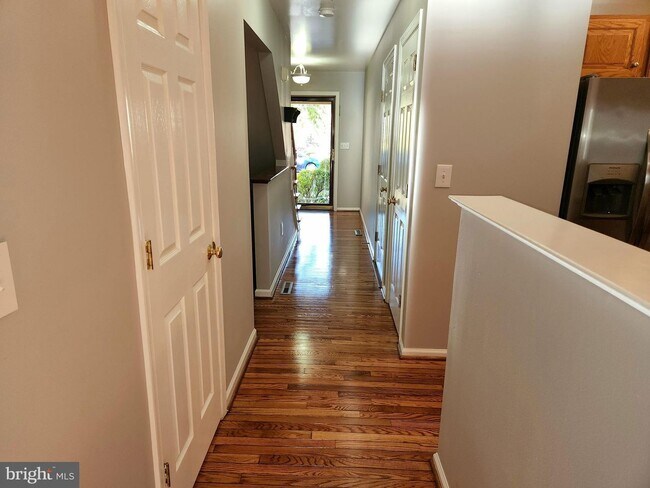 Building Photo - 125 Vernon Ct