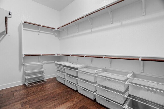 Building Photo - 522 Dayridge Dr