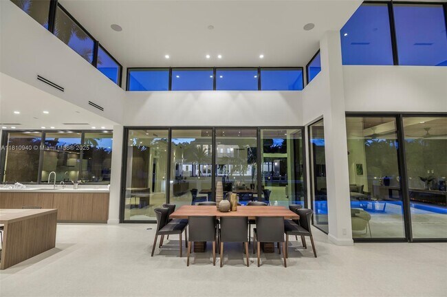Building Photo - 401 Royal Plaza Dr