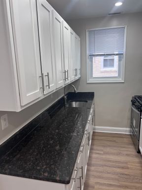 Building Photo - 8611 Flower Ave - Unit 1  - Sunny 2 Bed in Tacoma Park!  Pet’s Allowed! Parking!