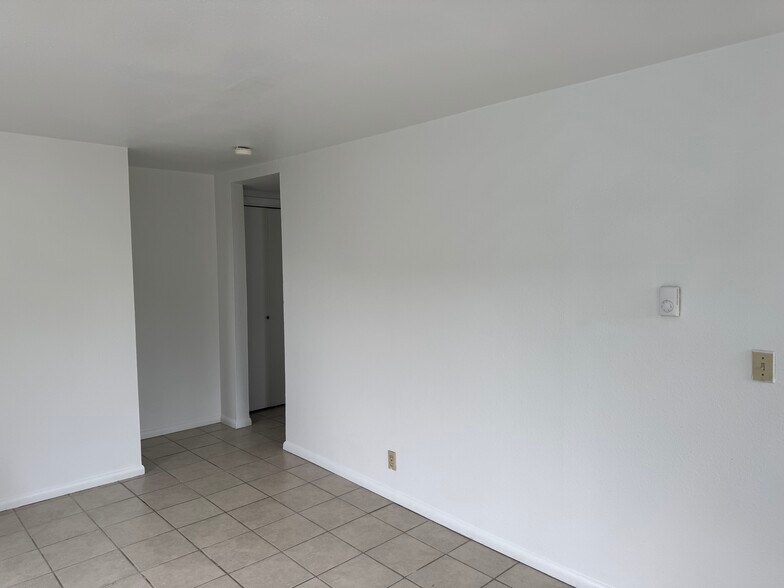 Building Photo - 718 21st Ave