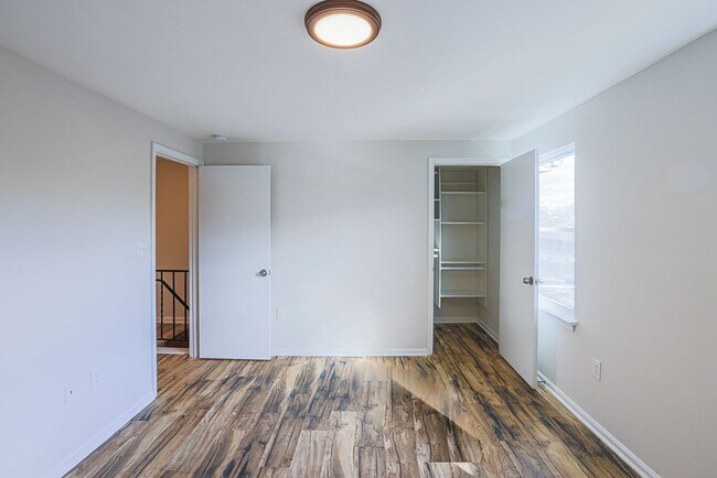 Building Photo - 14 Luffing Ct