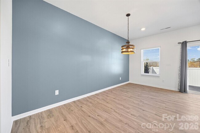 Building Photo - 512 Station St