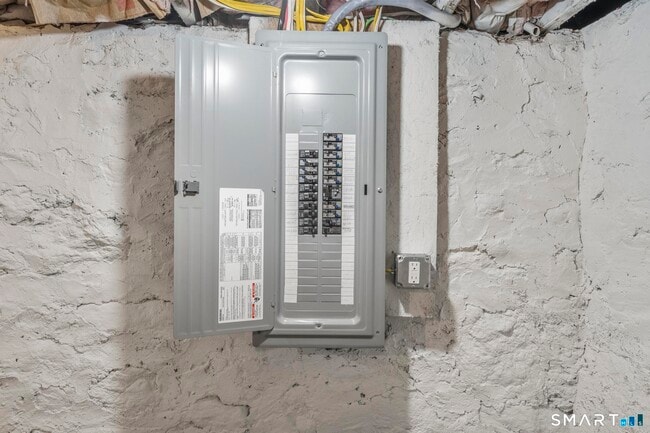 Building Photo - 93 Sunnyside Ave