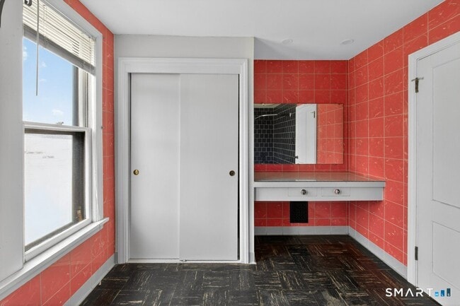 Building Photo - 164 W Main St