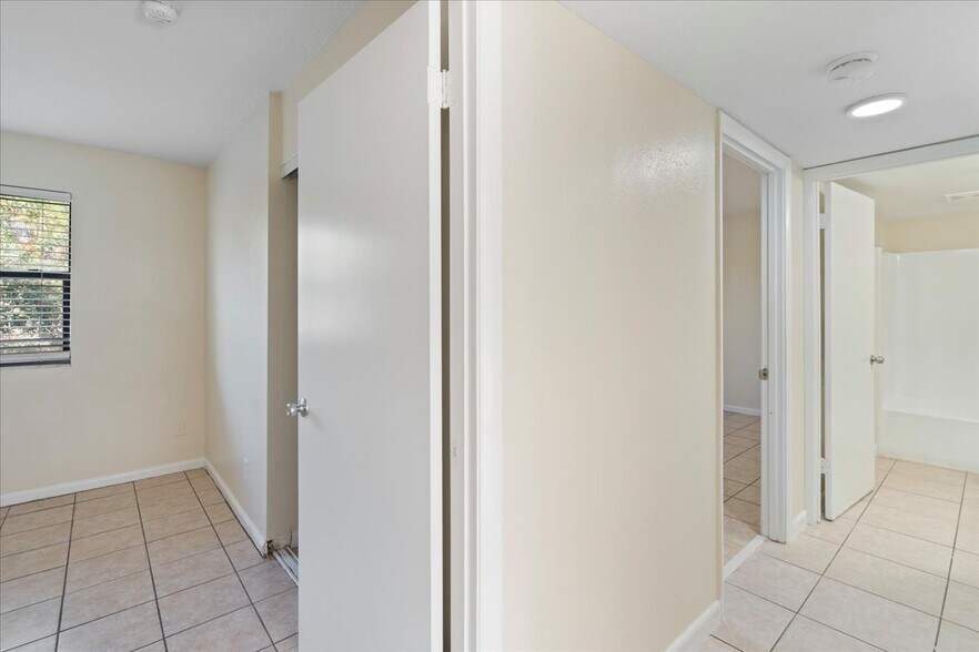 Building Photo - 1884 Agora Cir SE