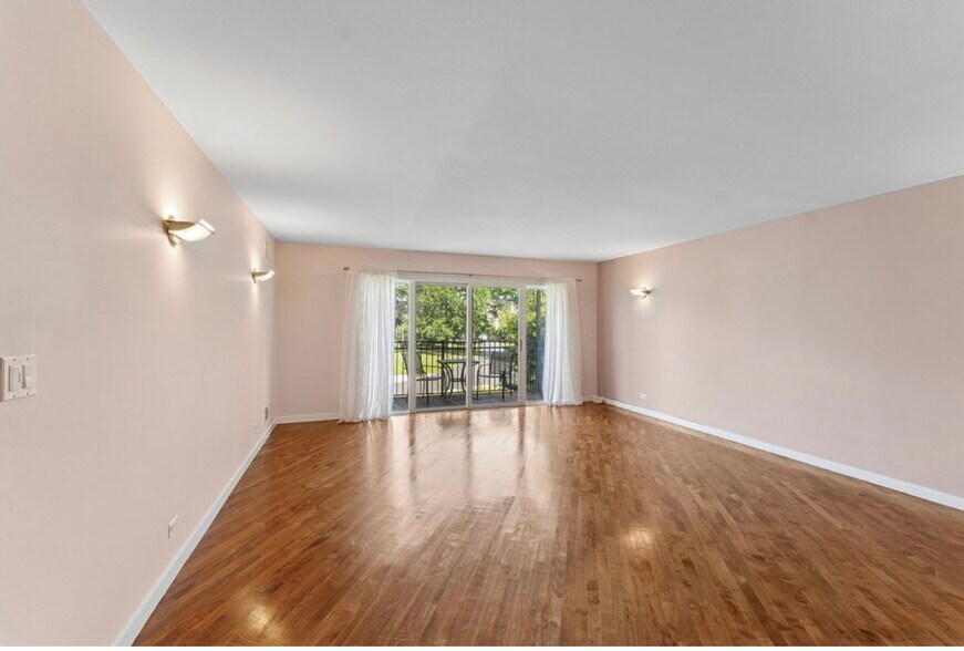 Building Photo - 5400 Carriageway Dr