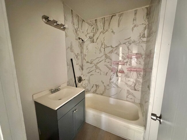 Building Photo - 2 bed home for rent