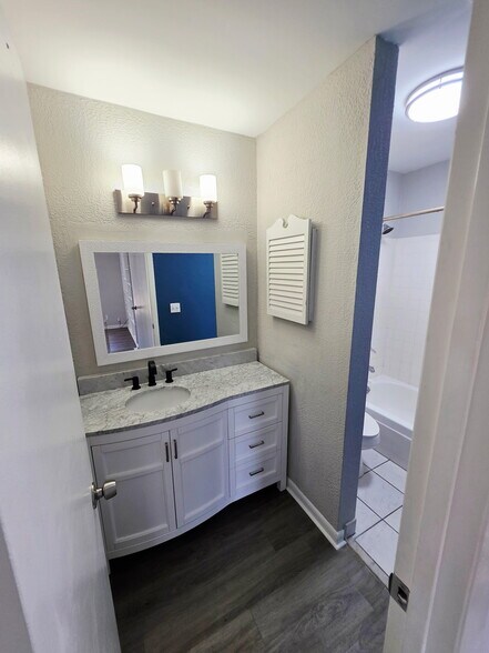 Building Photo - 11548 E Ride Dr