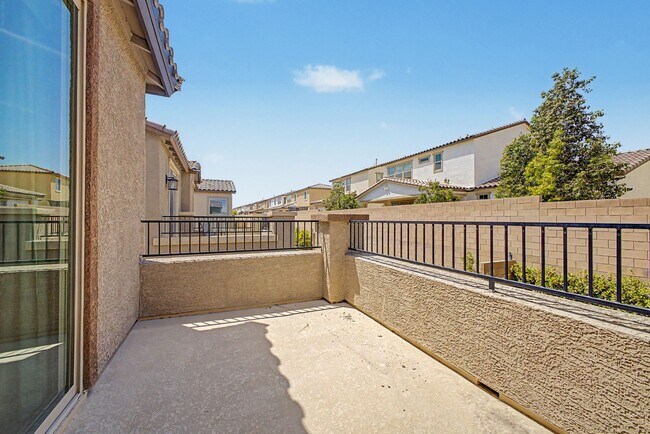 Building Photo - Upgraded 4 bedroom home in Skye Canyon gated community!