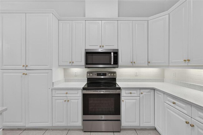 Building Photo - 914 SW 83rd Terrace