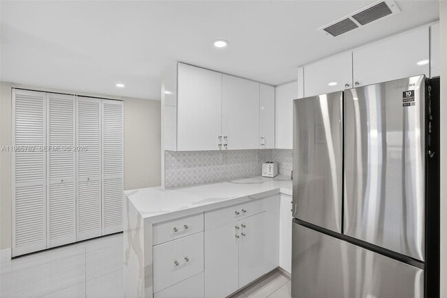 Building Photo - 3000 E Sunrise Blvd