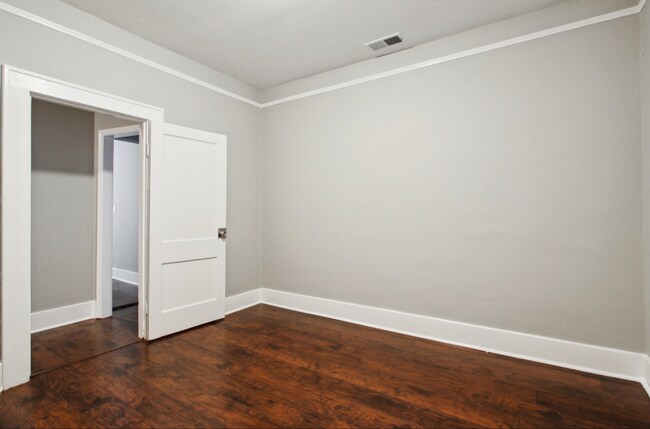 Building Photo - 1203 E 38th St