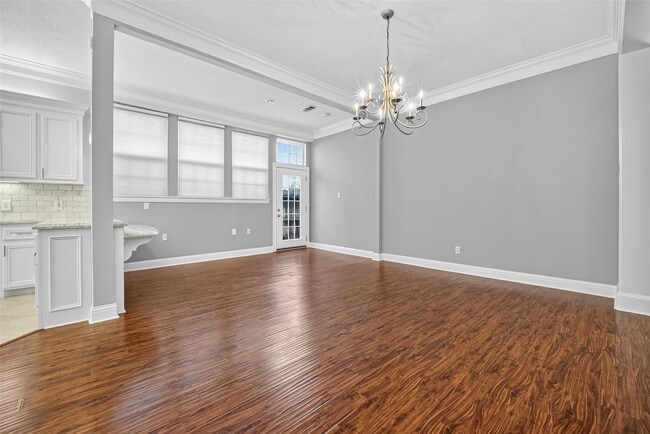 Building Photo - 10310 Chevy Chase Dr