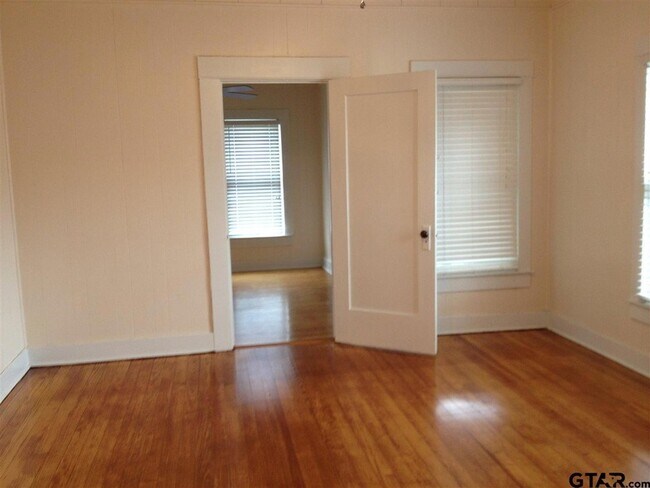 Building Photo - 632 Nacogdoches St