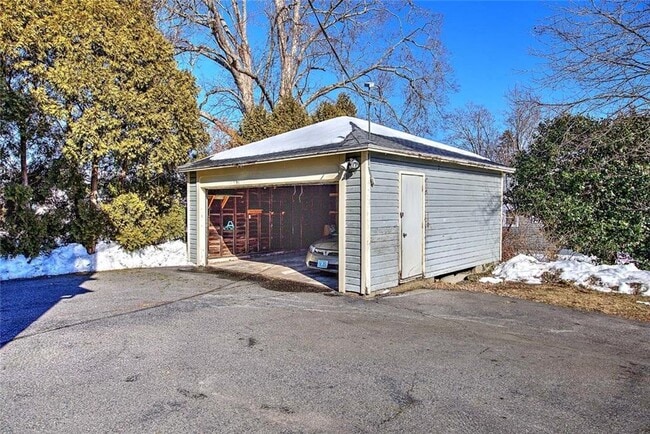 Building Photo - 910 Hope St