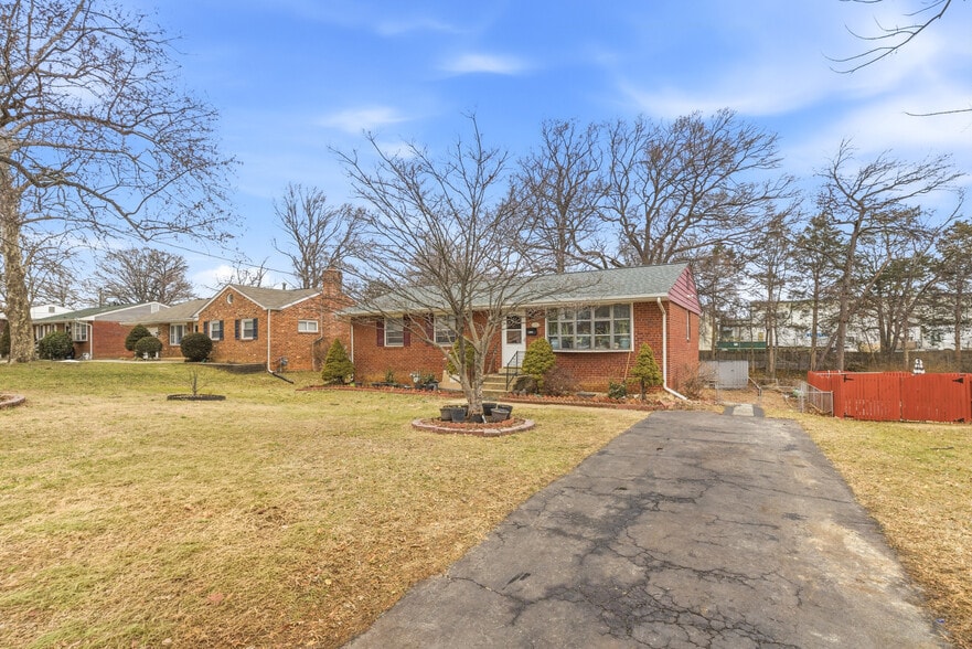 Building Photo - 7109 Layton Dr