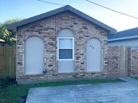 Building Photo - 220 Briarcliff Dr