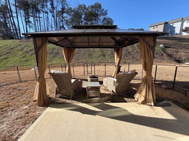 Building Photo - 7565 Knoll Hollow Rd