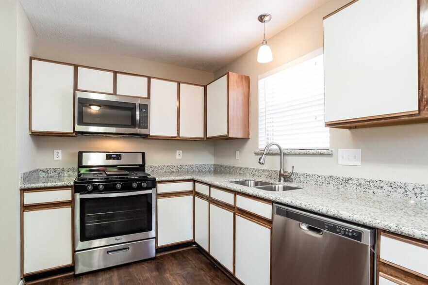 Building Photo - 28906 Loddington St
