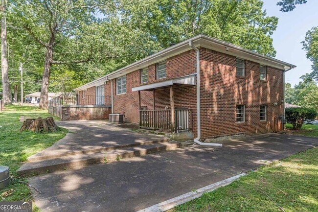 Building Photo - 2416 Timber Ridge Ct