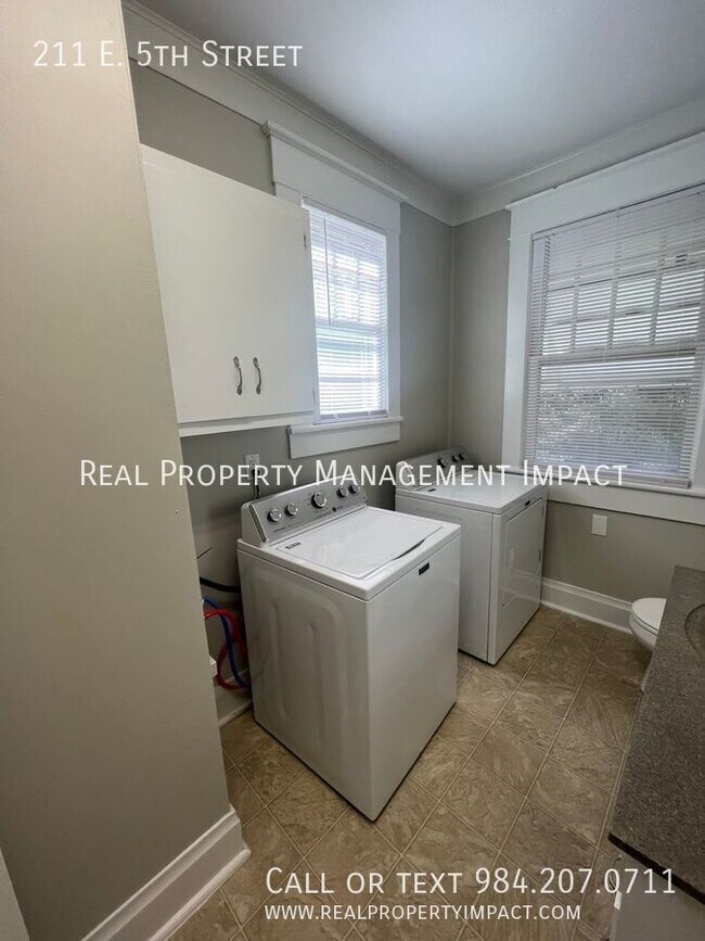 Building Photo - 211 E 5th St