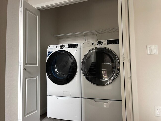 Building Photo - CLICK "REQUEST A TOUR" NOW!