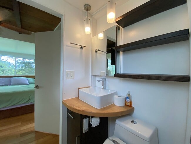 Building Photo - Private Hideaway on 1 Acre -Hawaiian Paradise Park