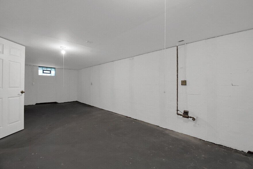 Building Photo - 2566 Atwood Ter