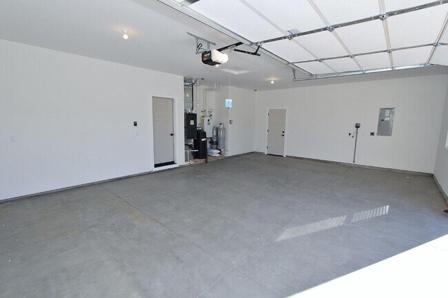 Building Photo - Immaculate Single-Level Patio Home