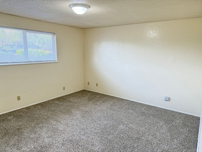 Building Photo - Updated 2 bedroom, 1 bath with garage!