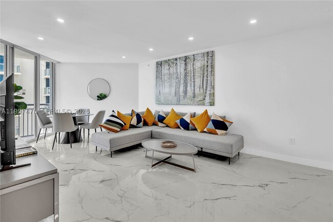 Building Photo - 17375 Collins Ave