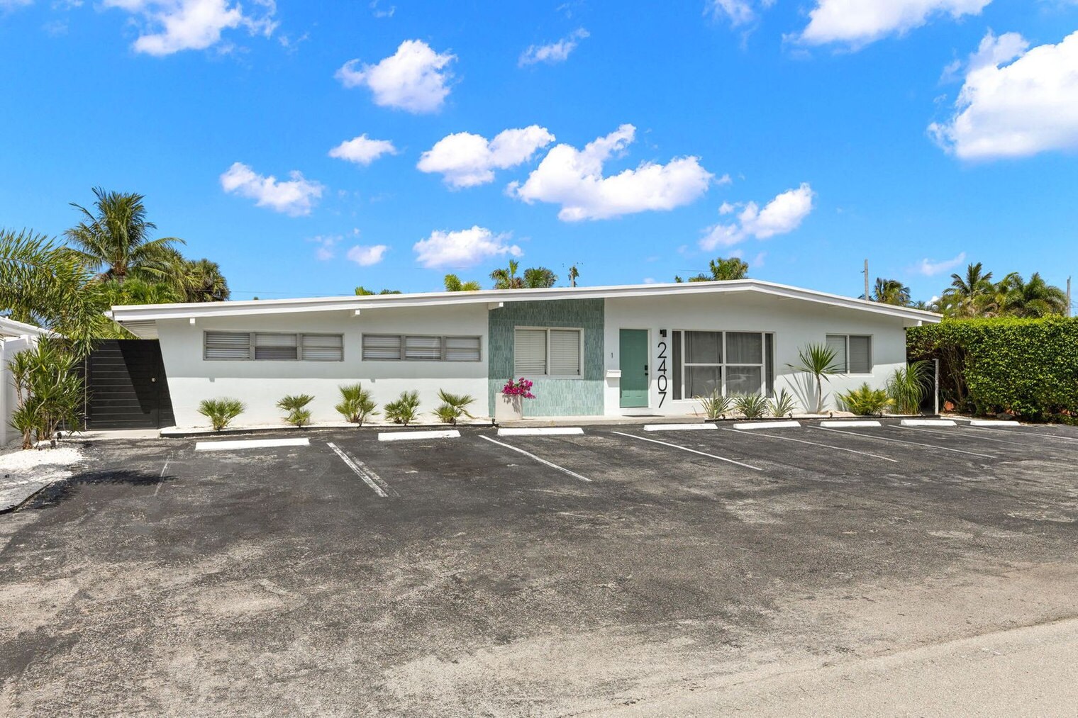 Building Photo - 2407 NE 33rd Ave