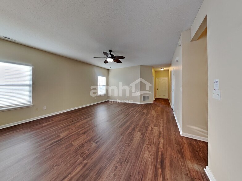 Building Photo - 9735 Thomas Ln