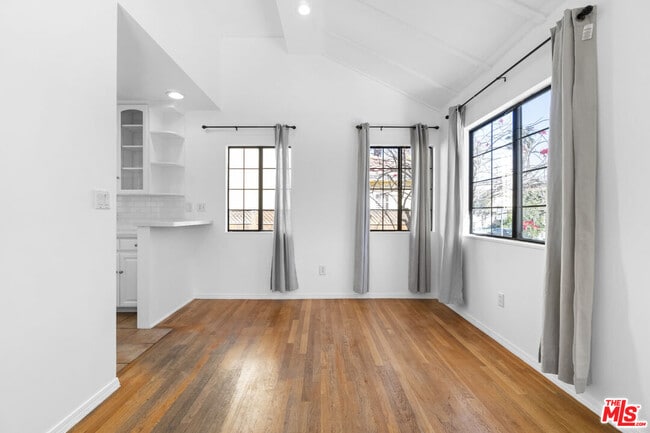 Building Photo - 8643 Clifton Way