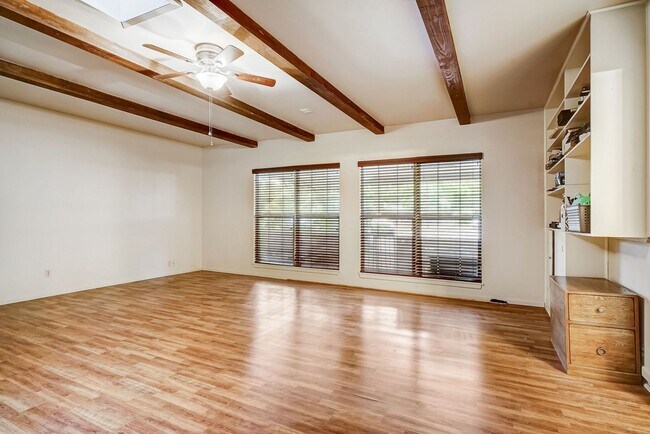 Building Photo - Welcome to this beautiful 3-bedroom, 2-bat...