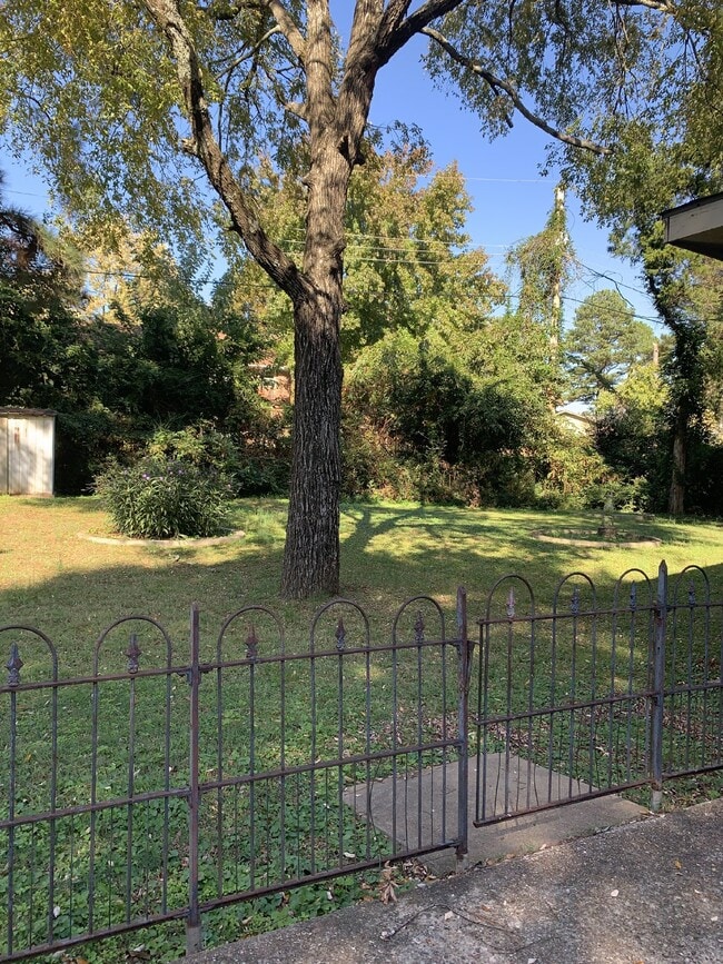 Building Photo - Charming 3-Bedroom Home with 2 Full Bathrooms in Jonesboro!