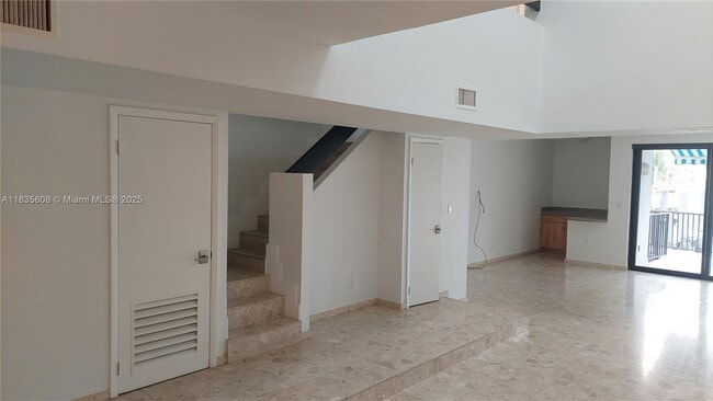 Building Photo - 350 Poinciana Island Dr
