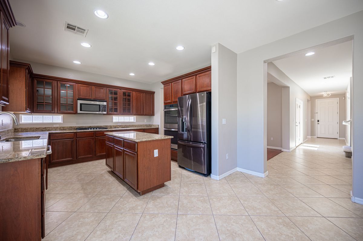 Building Photo - 12141 Capilla Real Ave