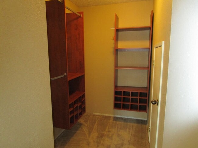 Building Photo - 151 Glenwood